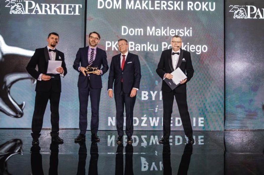Nagrodę dla domu maklerskiego odebrał Filip Paszke, dyrektor DM PKO BP. Statuetkę wręczył Maciej Try