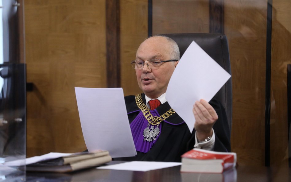 Sędzia Dariusz Łubowski na sali Sądu Okręgowego w Warszawie