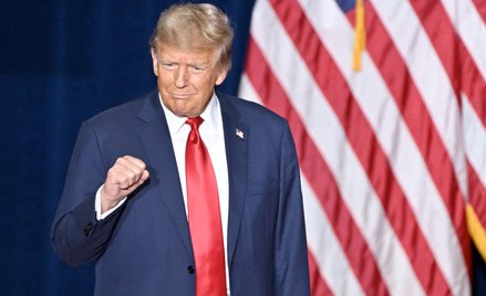 Donald Trump wygrał w Iowa bez trudu, mimo że nie pojawił się na żadnej debacie prezydenckiej