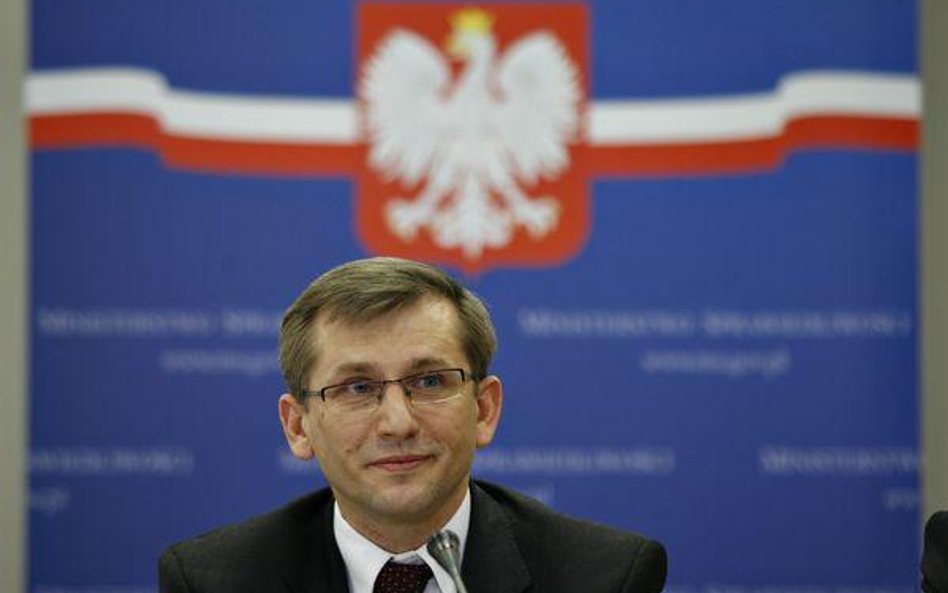 Ministerstwo Sprawiedliwości wraz z samorządami prawniczymi pomoże rodzinom ofiar katastrofy pod Smoleńskiem