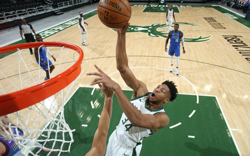 NBA: Gigantyczne pieniądze dla Antetokounmpo