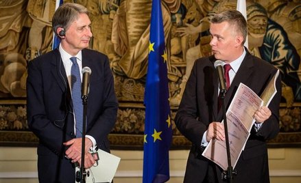 Minister spraw zagranicznych Wielkiej Brytanii Philip Hammond i szef MON Tomasz Siemoniak