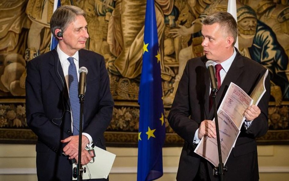 Minister spraw zagranicznych Wielkiej Brytanii Philip Hammond i szef MON Tomasz Siemoniak