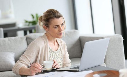 Astroturfing: kupowanie opinii w sieci uderza w konsumentów