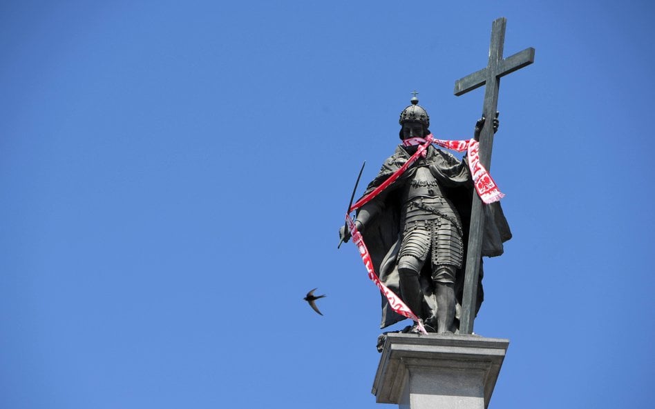 O tym, że obecna ustawa o godle, barwach i hymnie Rzeczypospolitej Polskiej, pochodząca z 1980 r., n
