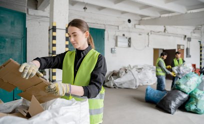 Segregowanie i recykling odpadów utrudniają brak wiedzy mieszkańców oraz szybkie tempo wzrostu pozio