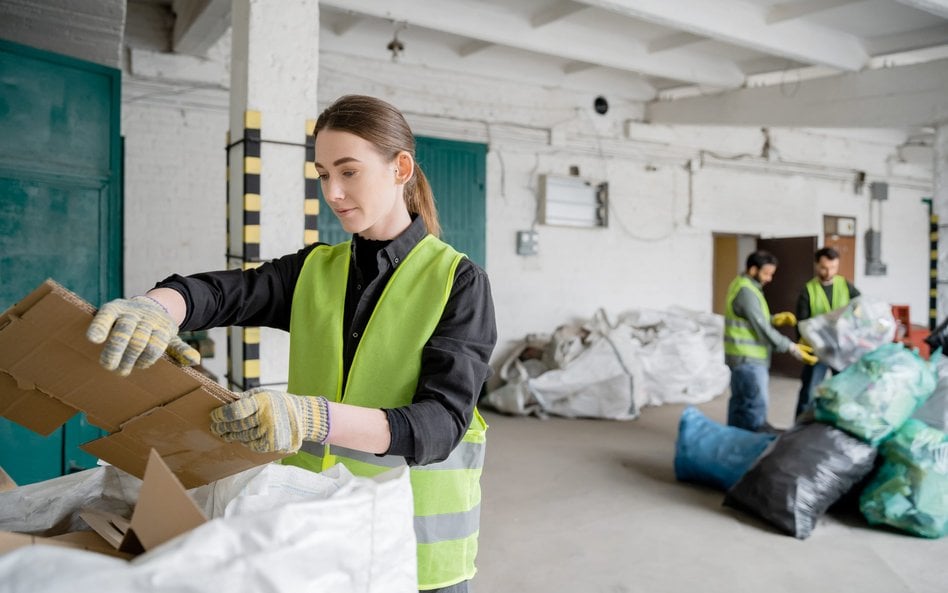 Segregowanie i recykling odpadów utrudniają brak wiedzy mieszkańców oraz szybkie tempo wzrostu pozio