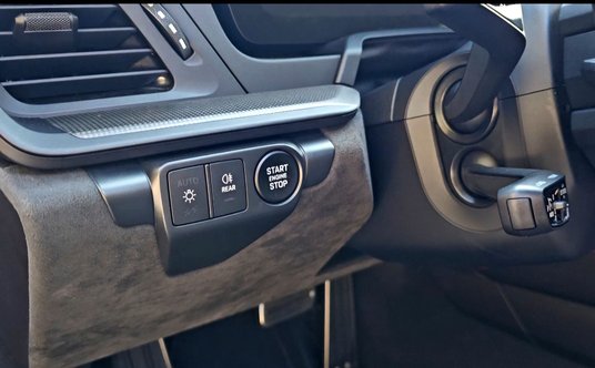 Niestety po modernizacji zniknął wystający przełącznik startera, który zastąpiono przyciskiem