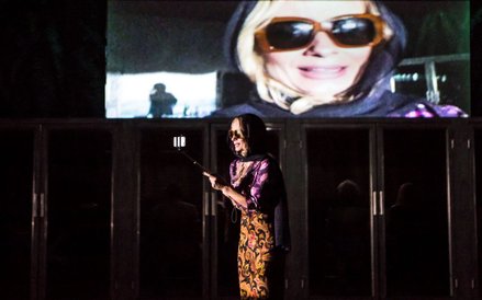 Magda Cielecka na próbie „Wyjeżdżamy”, spektaklu Krzysztofa Warlikowskiego w Nowym Teatrze