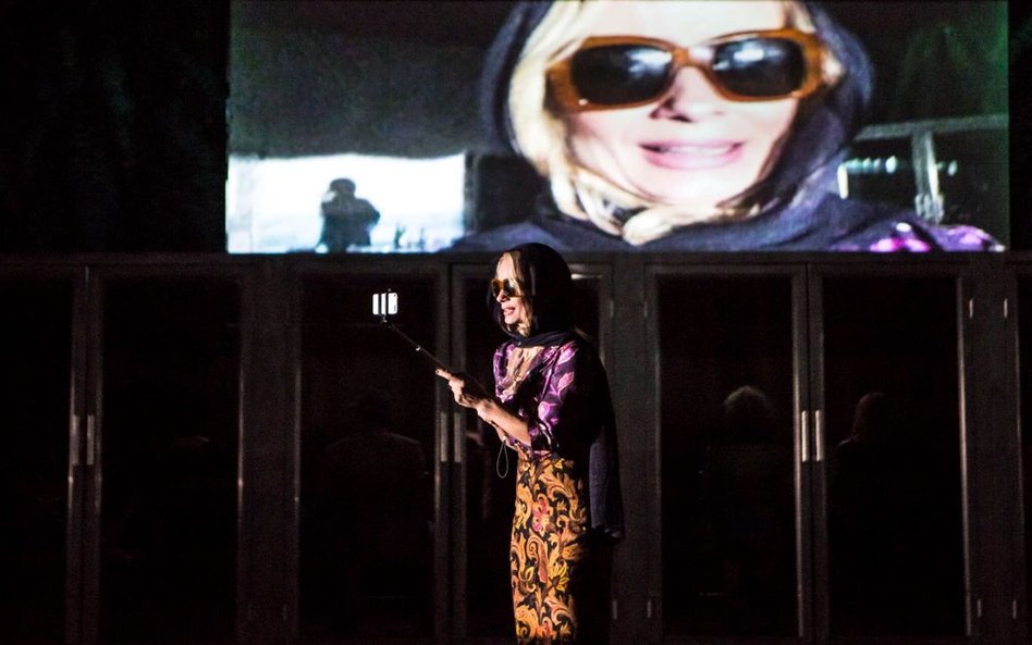 Magda Cielecka na próbie „Wyjeżdżamy”, spektaklu Krzysztofa Warlikowskiego w Nowym Teatrze