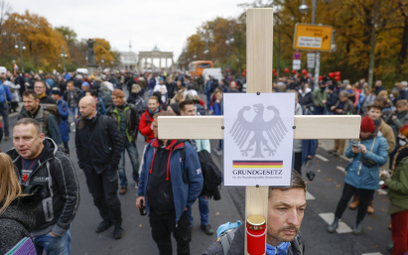 Koronawirus w Niemczech: Rząd Merkel będzie mógł sam wprowadzać obostrzenia? Protest