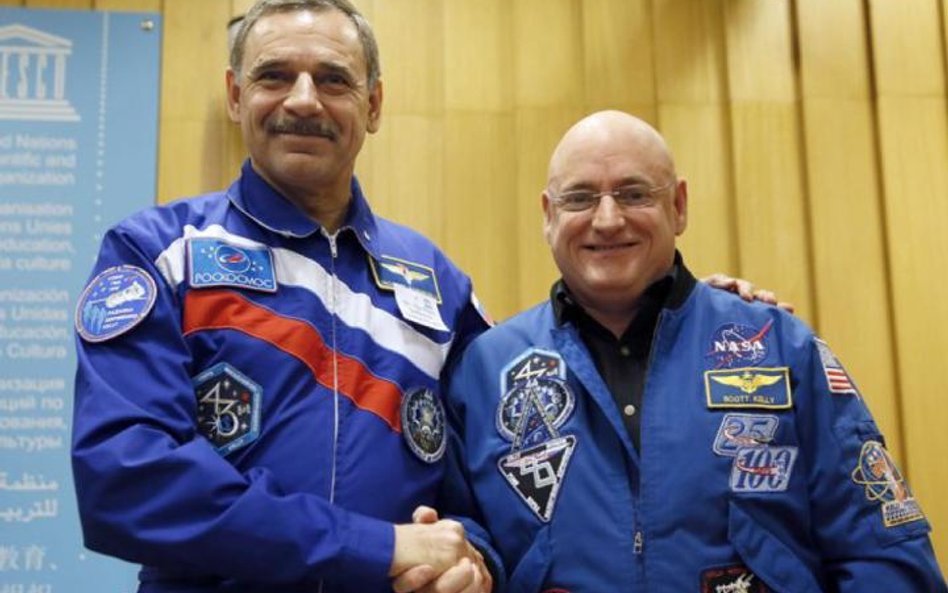 Michaił Kornienko (z lewej) i Scott Kelly jeszcze na Ziemi