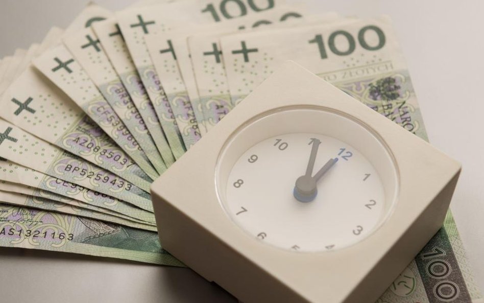 Nieterminowa realizacja ugody sądowej z pracownikiem - co grozi pracodawcy