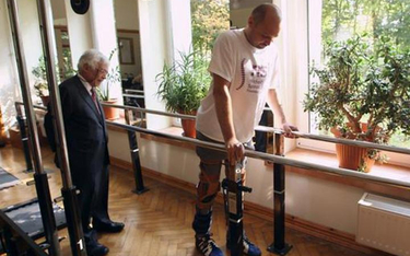 Dariusz Fidyka stanął na nogach po miesiącach rehabilitacji
