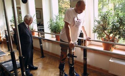 Dariusz Fidyka stanął na nogach po miesiącach rehabilitacji