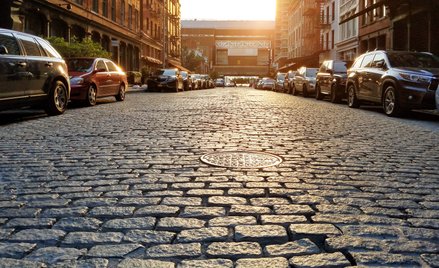Już niedługo koniec z zaparkowanymi samochodami na chodnikach