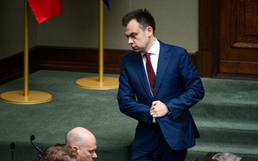 Minister finansów Andrzej Domański w ławach rządowych na sali obrad Sejmu w Warszawie