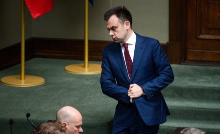 Minister finansów Andrzej Domański w ławach rządowych na sali obrad Sejmu w Warszawie