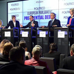 Kandydaci podczas ubiegłotygodniowej debaty w Brukseli. Ci z największymi szansami stoją w środku: G