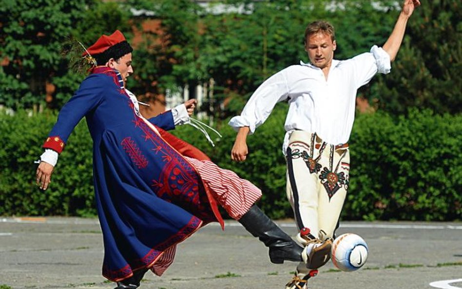 „Krakowiacy i górale 2011” – co powiedziałby na to Wojciech Bogusławski? Niezależnie od tego mecz za