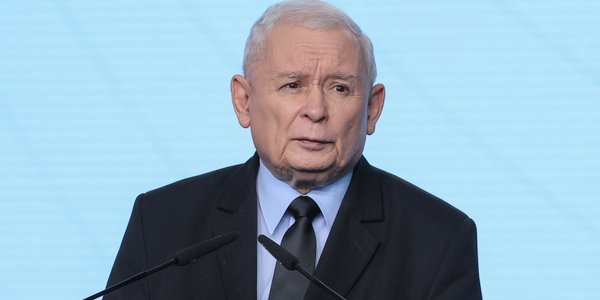 Gargamel wraca na Nowogrodzką z home office. Czym teraz zajmie się szef smerfów lepszego sortu?