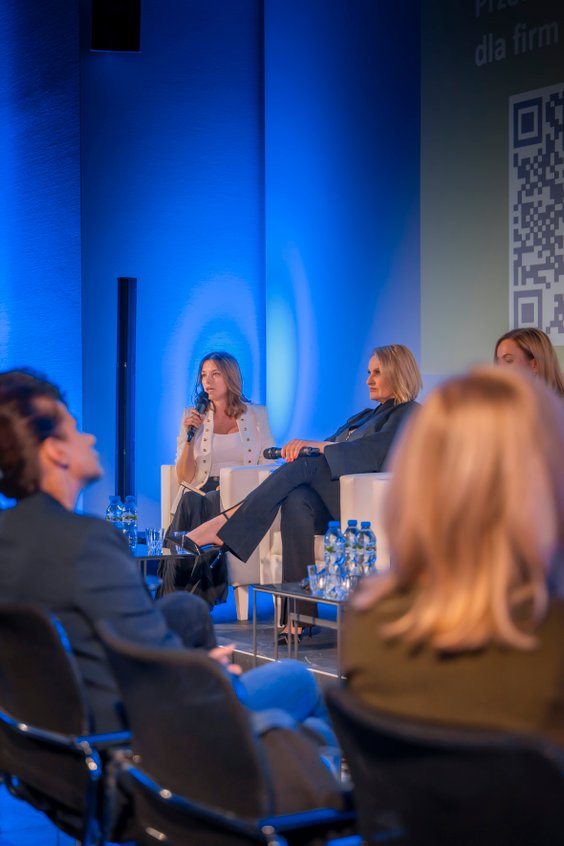 Od lewej: dr inż. Emilia Pawlikowska, koordynatorka Grupy Badawczej Inteligentna i Czysta Mobilność,