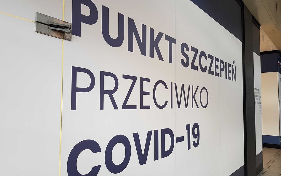 Koronawirus w Polsce. Spadki zakażeń o ponad 30 proc. tydzień do tygodnia