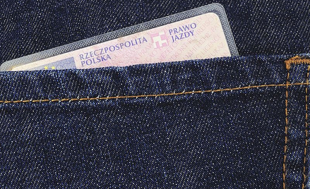 Zniesienie obowiązku posiadania przy sobie prawa jazdy i korzystania z karty pojazdu już w 2019 r.?