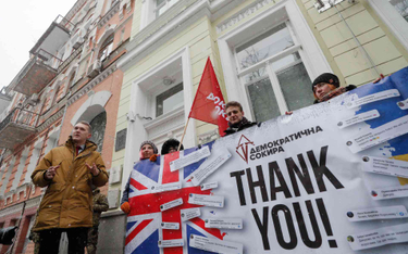Probrytyjska demonstracja w pobliżu ambasady Wielkiej Brytanii w Kijowie