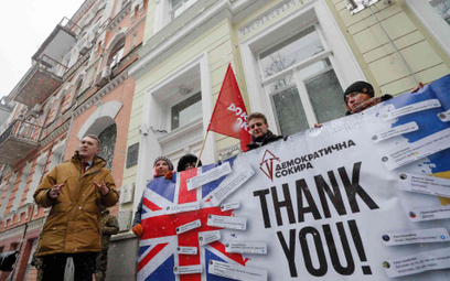 Probrytyjska demonstracja w pobliżu ambasady Wielkiej Brytanii w Kijowie