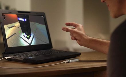 Kontroler Leap Motion na razie jest oferowany jako oddzielny gadżet dołączany do komputera przez por