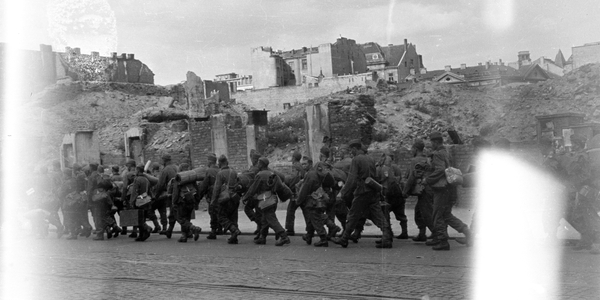 Pomruk sowieckich dział. Tak żyło się mieszkańcom Warszawy tuż przed wybuchem powstania