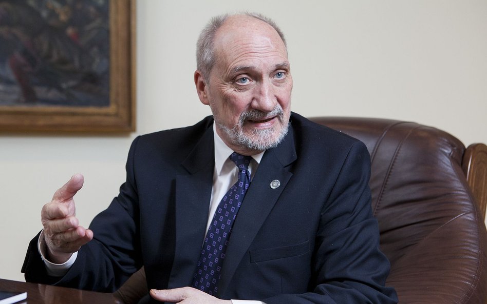 Macierewicz na Nowy Rok o „wirusie postmarksistowskiego LGTB”