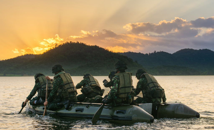 Skandal w najbardziej elitarnej jednostce wojskowej na świecie. Oficerowie Navy SEALs wyrzuceni z pr