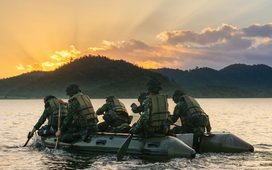 Skandal w najbardziej elitarnej jednostce wojskowej na świecie. Oficerowie Navy SEALs wyrzuceni z pracy