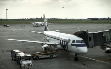 Los lotniska w Warszawie zależy od losu LOT-u