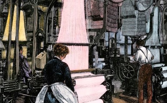 Kobieta pracująca przy zmechanizowanym krośnie żakardowym, lata 80. XIX w.