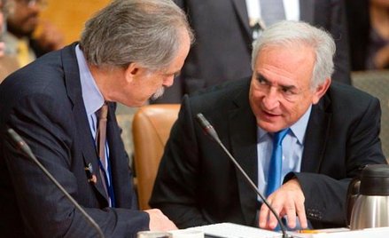 Dominique Strauss- Kahn, dyrektor generalny MFW w rozmowie z pierwszym swoim zastępcą, Johnem Lipsky