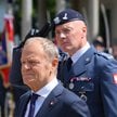 Premier Donald Tusk były oraz były p.o. komendanta SOP płk Tomasz Jackowicz  podczas obchodów Święta