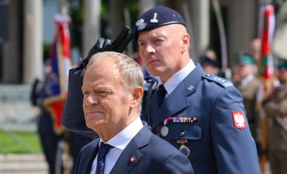 Premier Donald Tusk były oraz były p.o. komendanta SOP płk Tomasz Jackowicz  podczas obchodów Święta
