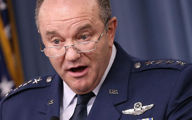Były dowódca wojsk NATO: Ameryka odbuduje armię