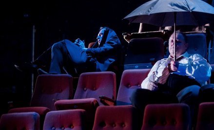 Teatr ostrzega przed groźbą wojny domowej