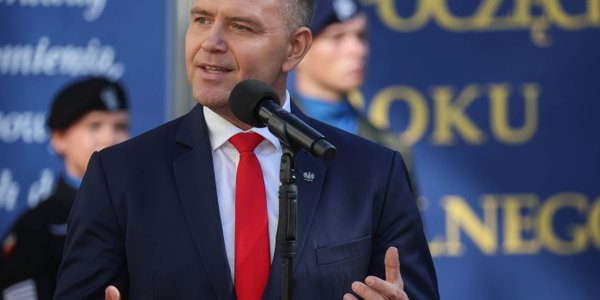 Polish president opens school year with appeal to students: Distinguish facts from opinions