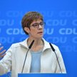 Annegret Kramp-Karrenbauer jest partyjną koleżanką Angeli Merkel