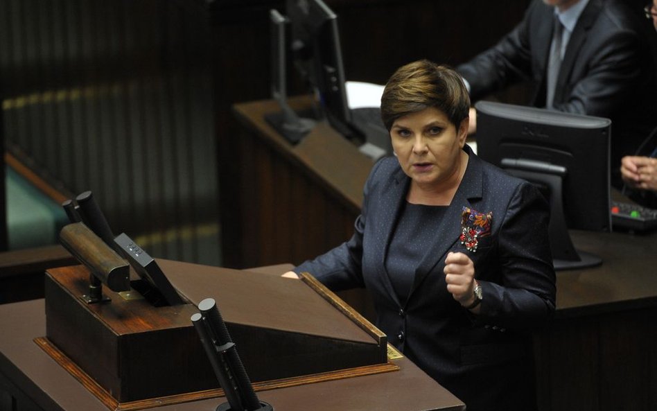 Sondaż IBRiS: Ponad połowa Polakom przeciw rządowi Beaty Szydło