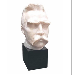 Można było kupić głowę Piłsudskiego wykutą w marmurze.
