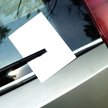 Plaga fałszywych mandatów za wycieraczkami. KAS ostrzega przed nową metodą oszustwa