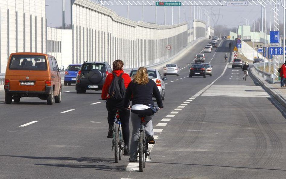 W 2017 r. na drogach zginęło 220 rowerzystów w 4,2 tys. wypadków. Przyczynili się do 1,5 tys. wypadk