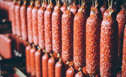 Korolówka: ukradł cztery kilogramy kiełbasy, schabu i laptopa. Grozi mu więzienie