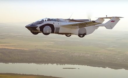 AirCar, w przeciwieństwie do elektrycznych powietrznych taksówek może jeździć również po drogach